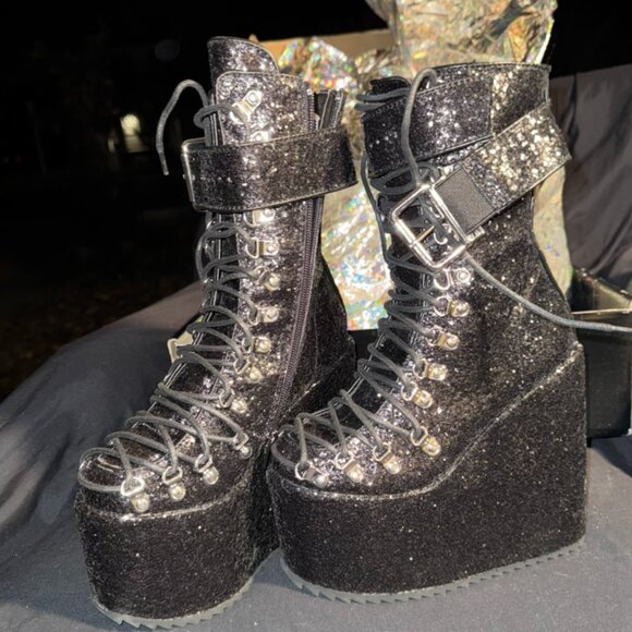 Sparkle Traitor Boots - Size 6 - New in Box - Picture 8 of 11
